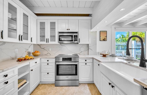 Lauderdale Beach House | Steps to Beach/Heated Pool/Kiwi Key/Residences