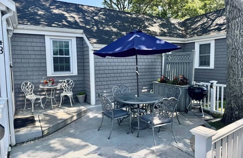 Hyannis Cottage | Steps to Keyes Memorial Beach. Minutes to Downtown Hyannis. Pool. Private patio.