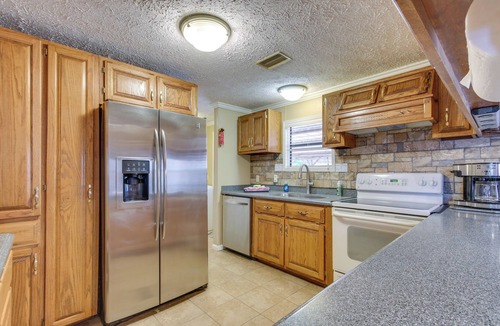 Cherokee House | Steps to Pickwick Lake! Home w/Sunrooms & Views
