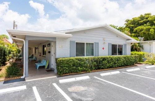 Lauderdale-by-the-Sea Apartment | Steps to Sand and Sea 1