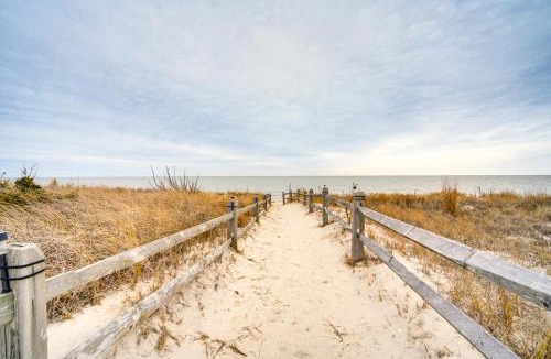 Villas House | Steps to Sand: Villas Beach House w/Decks!