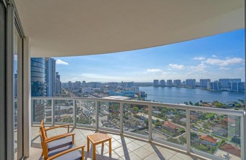 Sunny Isles Beach Apartment | Steps to the Sand Beachfront Escape- 25th Floor Views