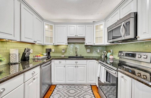 Lauderdale-by-the-Sea House | Steps to Beach | Pool + Walk to Dining & Shopping