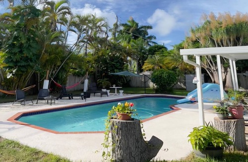 Cutler Bay House | STERLING POOL HOUSE RESORT- HEADED POOL- FREE-WIFI- BOAT ⛵ PARKING AVAILABLE nn