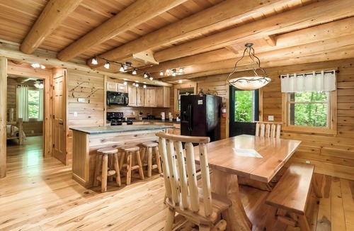 Logan Cabin | Stillwater 5 bedroom lodge up to 19 guests