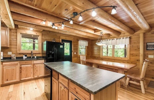 Logan Cabin | Stillwater 5 bedroom lodge up to 19 guests