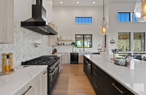 Kalispell House | Stillwater River Lodge Mtn Modern Waterfront Home near Glacier National Park