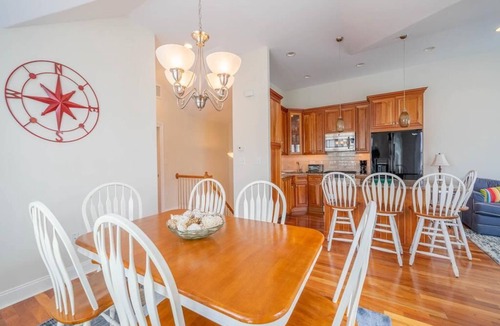 Stone Harbor Condo | STONE HARBOR PET FRIENDLY TOWNHOME 3 BEDRMS, 2.5 BATHS, SLEEPS 10, ELEVATOR, BEACH TAGS & CHAIRS, GAS GRILL, BAY VIEWS