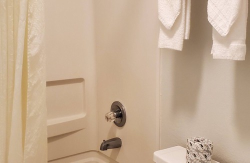 Smithfield Hotel | Stonewood Inn & Suites Carrollton - Smithfield