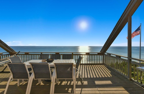 South Wellfleet House | Stronghold on the Atlantic Ocean