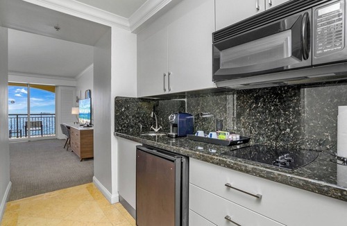 Central Beach Hotel | Studio 1 King Oceanfront near Birch Park, Pool, Spa, Dining