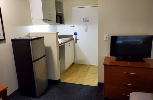 Laurel Hotel | Studio 6 Extended Stay - Richmond, VA - I-64 West