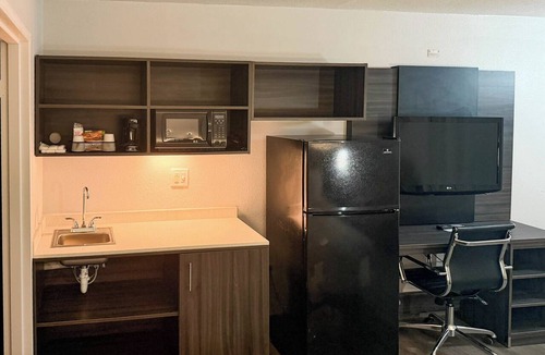 Aquia Harbour Hotel | Studio 6 - Stafford, Va - Quantico