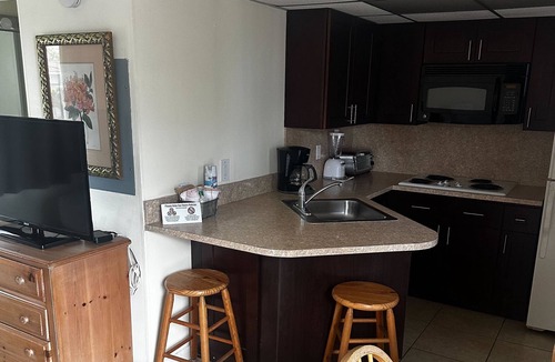 Deerfield Beach Resort | Studio Apartment- Steps from the beach!