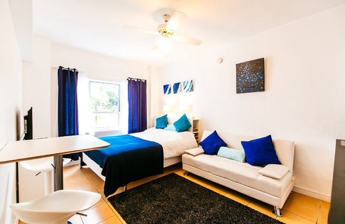 Bayshore Apartment | Studio Close to the Beach with Pool