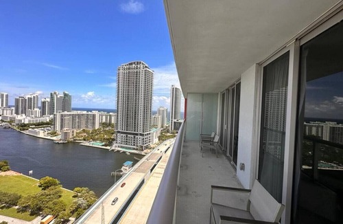 Hallandale Beach Apartment | Studio in the beach w/Heated Pool Next to Aventura
