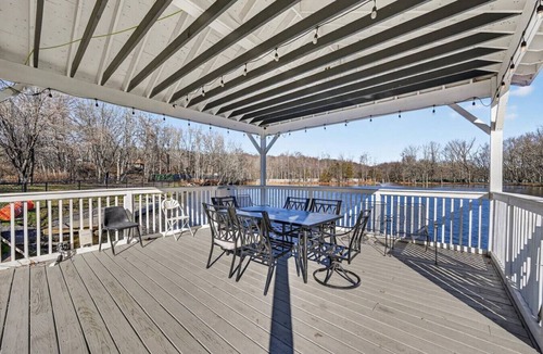 Monroe Apartment | Studio Lakeside Retreat Fast Wifi Great WFH