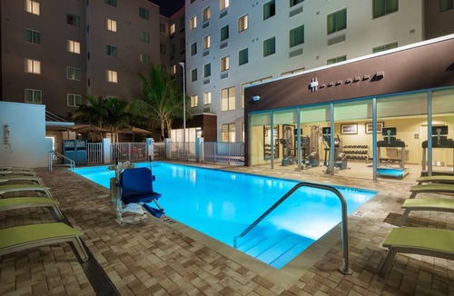Seybold Apartment | Studio Suite 1 Queen Nonsmoke | Free Breakfast + Airport Shuttle