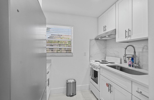 Central Fort Lauderdale Apartment | Studio w Peacocks Managed by BNR Vacation Rentals