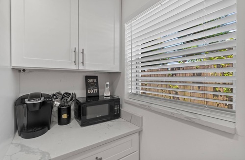 Central Fort Lauderdale Apartment | Studio w Peacocks Managed by BNR Vacation Rentals