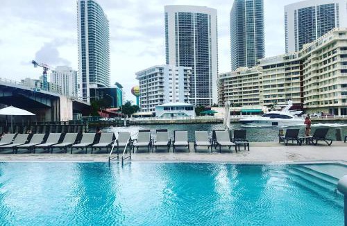 Hallandale Beach Apartment | Stunning 1 Bedroom Bay Front Apt w/ Breathless View 1909B