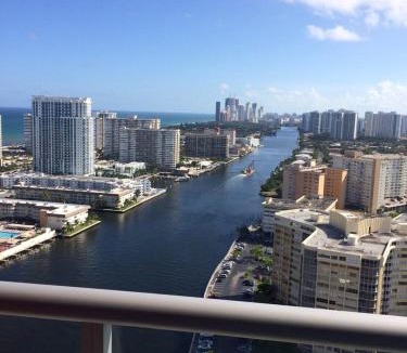 Hallandale Beach Apartment | Stunning 2 Bedroom Bay Front Apt w/Breathless View 1909
