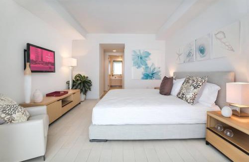 Hallandale Beach Apartment | Stunning 2 Bedroom Bay Front Apt w/Breathless View 1909