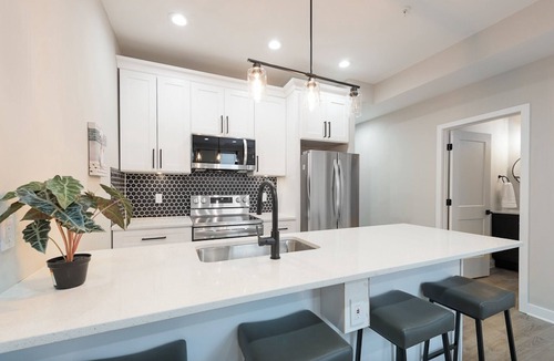 Barney Circle Apartment | Stunning 2-Bedroom Apartment near Metro