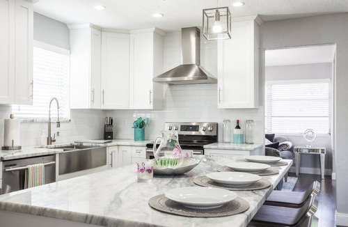Hollywood Hills Villa | STUNNING 4/3 W PRIVATE POOL IN HOLLYWOOD , FREE PARKING