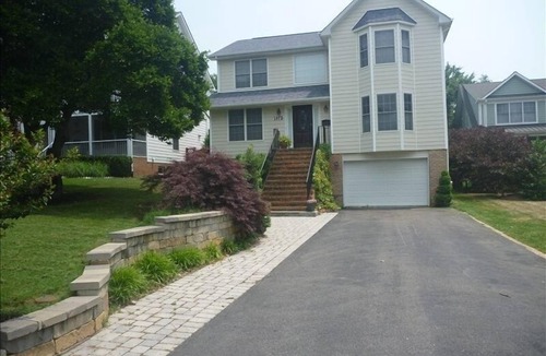 Annapolis House | Stunning Annapolis Home! Across from the library, walk to Naval Graduation