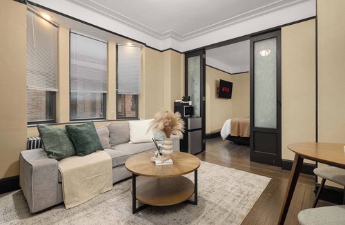 Central New York City Apartment | Stunning Apt in The Heart of New York City GYM!