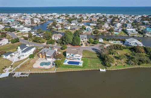 Sandbridge House | Stunning Bayfront Home, Pool, 5 Bed/3 Ba, Pets ok & Golf Cart