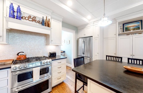 Rockport House | Stunning classic home with central AC, WiFi, outdoor patio, W/D, & full kitchen