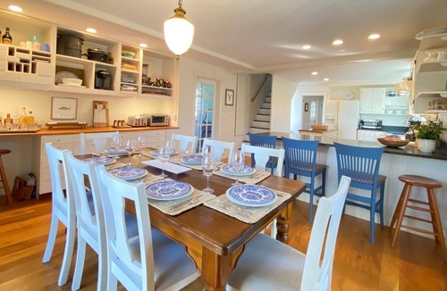Tisbury House | Stunning, Classic Renovated Greek Revival - few mins Walk to Main St & VH Ferry