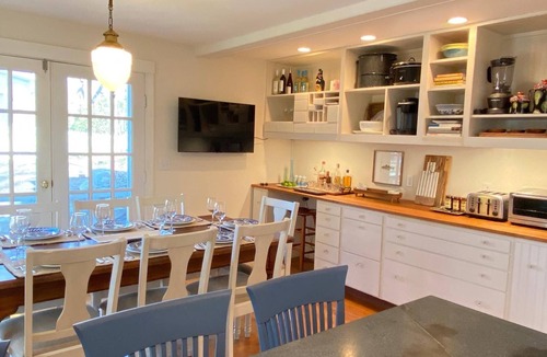 Tisbury House | Stunning, Classic Renovated Greek Revival - few mins Walk to Main St & VH Ferry