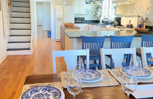 Tisbury House | Stunning, Classic Renovated Greek Revival - few mins Walk to Main St & VH Ferry