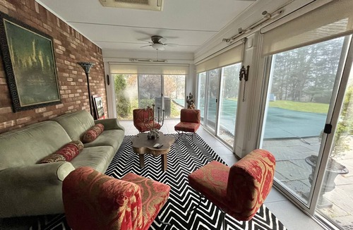 Kingston House | Stunning Estate w/Hot Tub- 5 minutes from Uptown Kingston