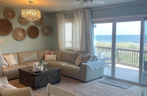 Bayview House | Stunning Furnished Beachfront Townhouse in Oceanview