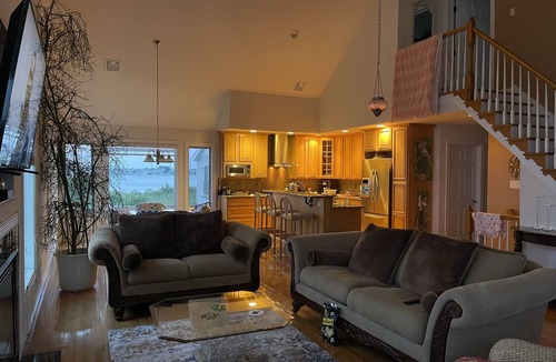 Shawcrest House | Stunning home in Wildwood, central to everything w/bay views and roof top deck