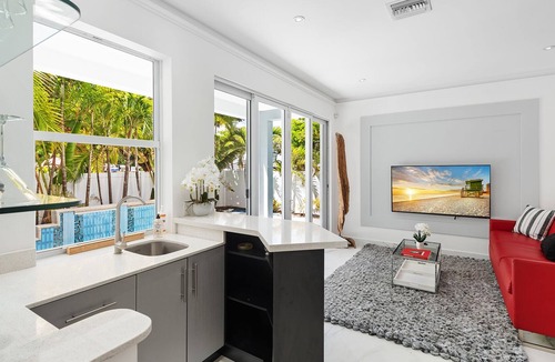 Tarpon River House | Stunning Modern Luxury Home with Pool & Roof Deck with Hot Tub