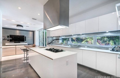 Northeast Coconut Grove Villa | Stunning Modern Villa with European Kitchen, Gym, Sauna and Lap Pool