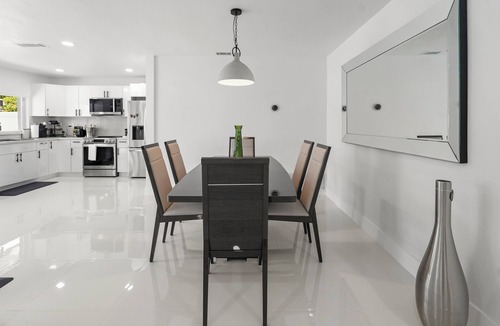 Miramar House | Stunning Newly Renovated Pool Oasis 3B 2BA in Miramar Isles.