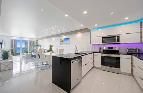 Sunny Isles Beach Condo | Stunning Ocean View|Steps 2 Beach|Luxe 2BR Retreat