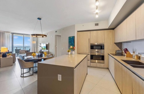 Hollywood South Central Beach Condo | Stunning One Bedroom Condo with Ocean Views