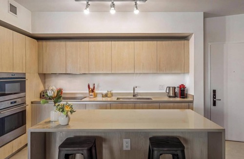 Hollywood South Central Beach Condo | Stunning One Bedroom Condo with Ocean Views