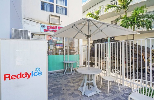 North Bay Village Apartment | Stunning Studio Bay Views & Parking
