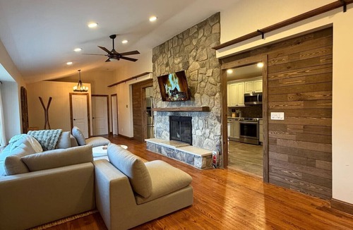 Jewett House | Stunning Views Movie Theater and Next To Skiing