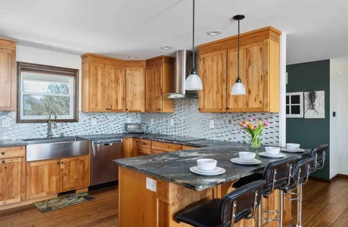 Mathias Cabin | Stunning Views: Secluded 5 bedroom Mountain Home