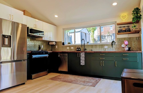 Huntington House | Stunning, Warm, and Perfectly Located 3-bedroom Alexandria Home
