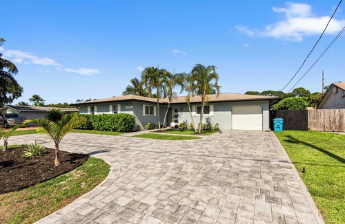 Golfview Harbor House | Stunning Waterfront 3 bedroom, 2 bathroom Home with Pool- 5 min from Beach